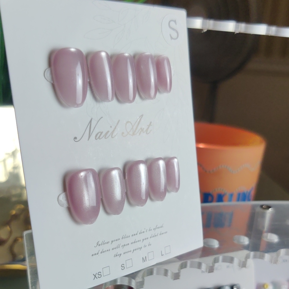 Cat Eye Pearlescent Mauve Press-On Nail Set